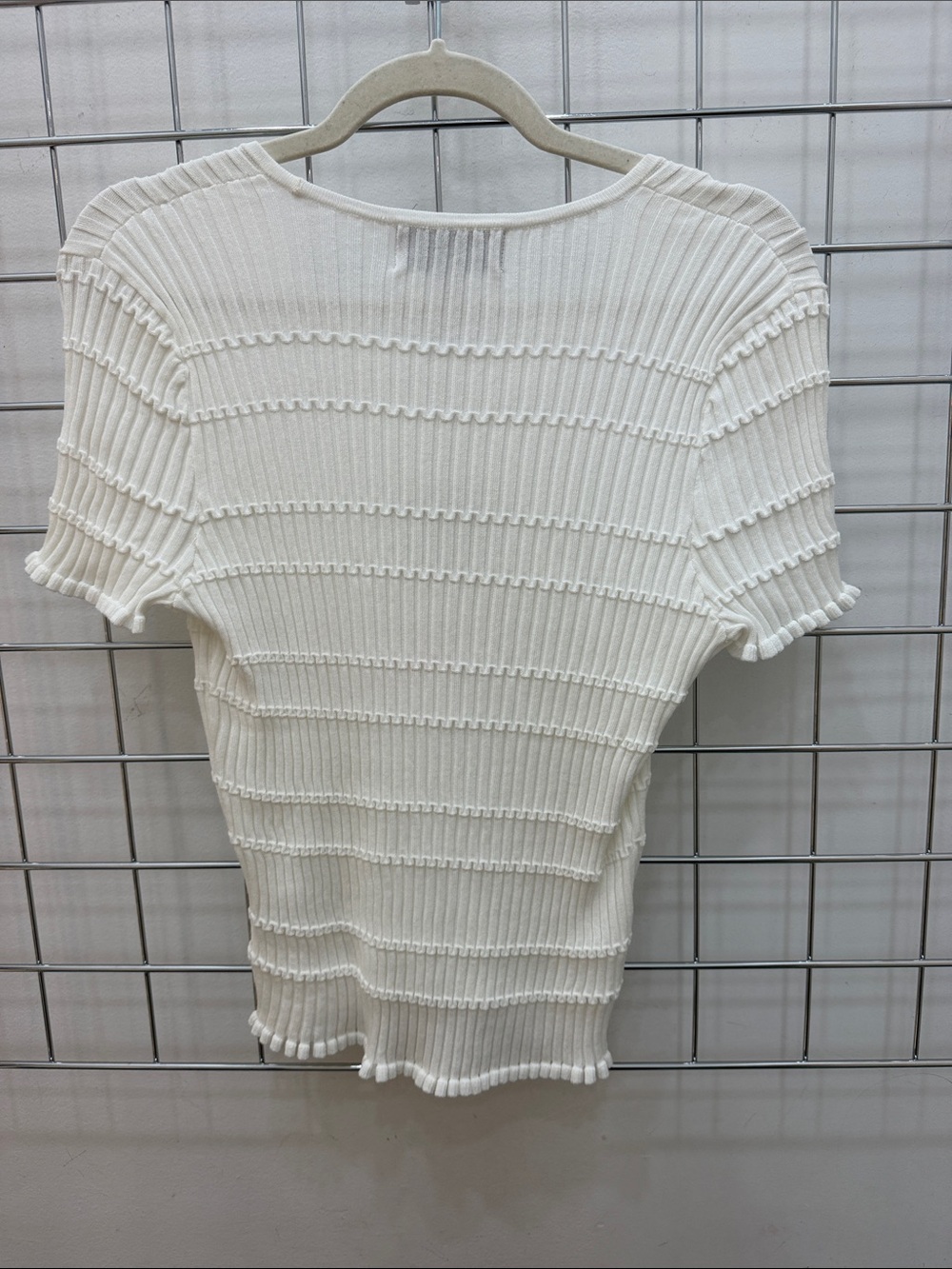 DH NEW YORK White Ric Rac Ribbed Short Sleeve Top - Picture 3 of 5